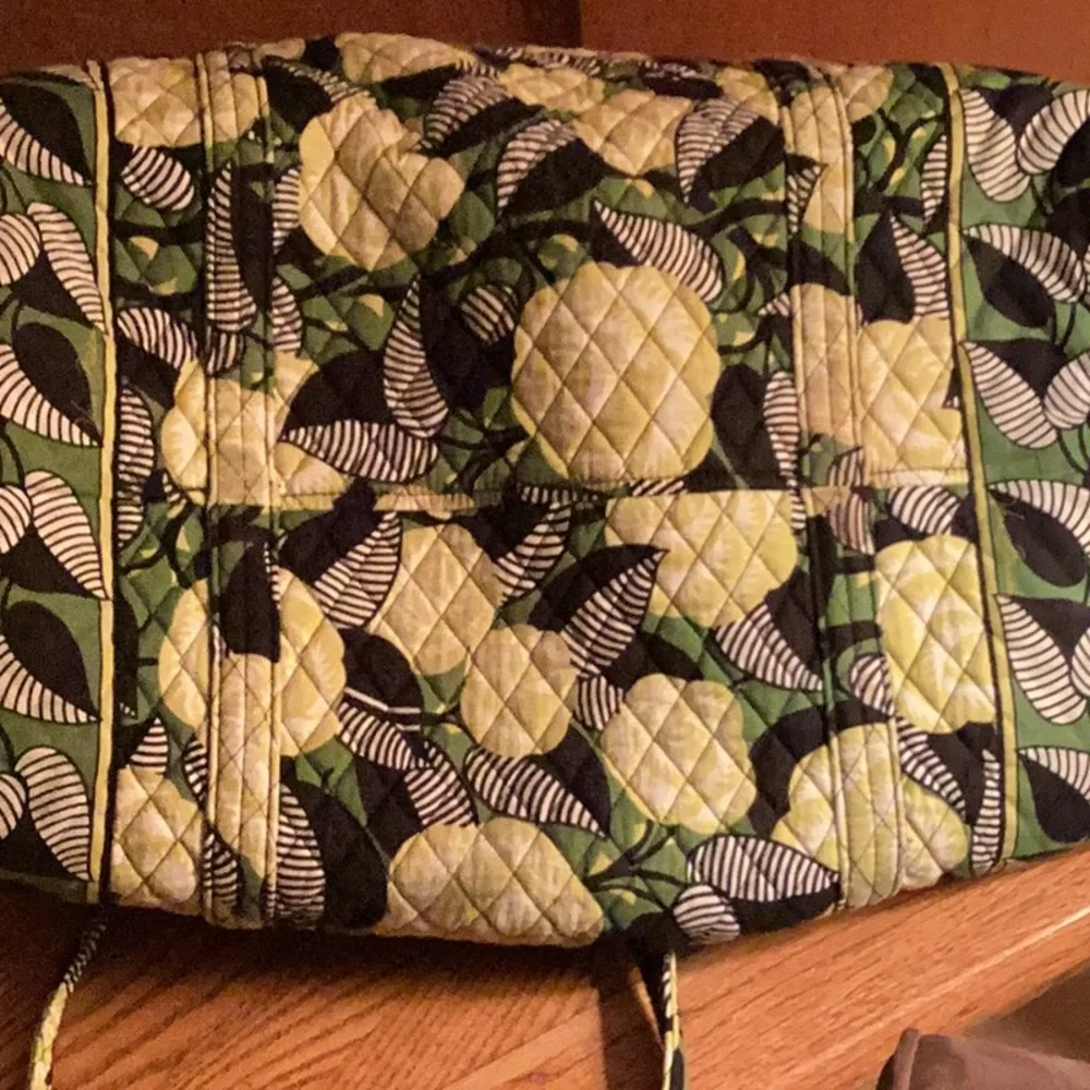Vera Bradley large tote in green/black/white floral - Picture 5 of 5